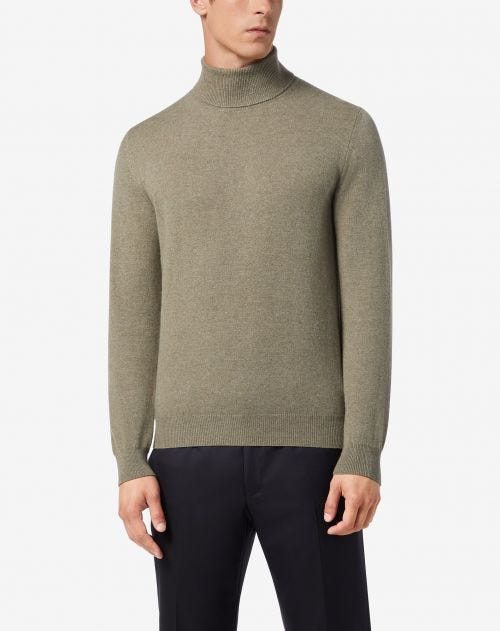 Pure cashmere turtleneck in army green