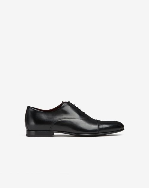 Black leather Oxford shoe