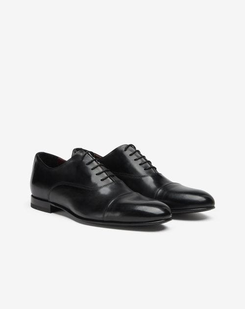 Black leather Oxford shoe